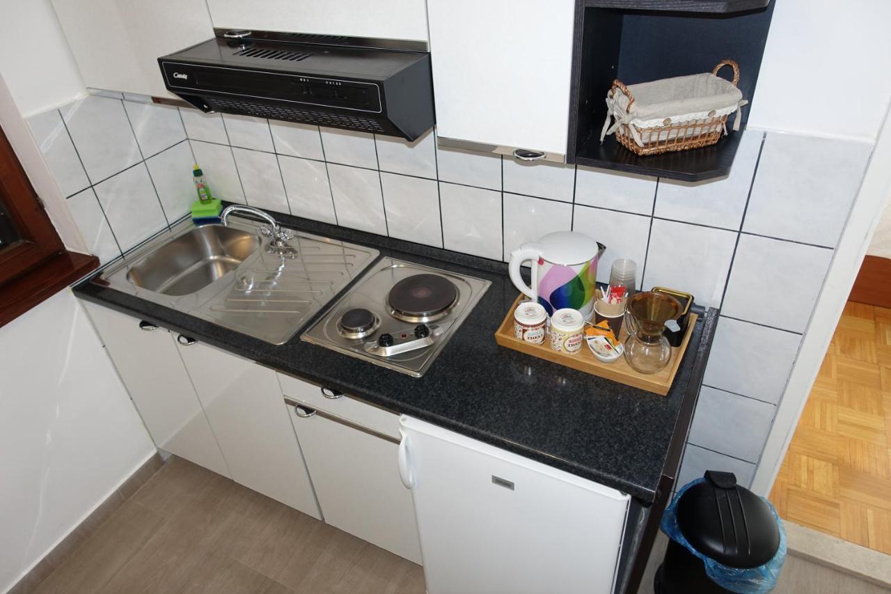 Room Novakovic บีโอกราดนาโมรู ภายนอก รูปภาพ