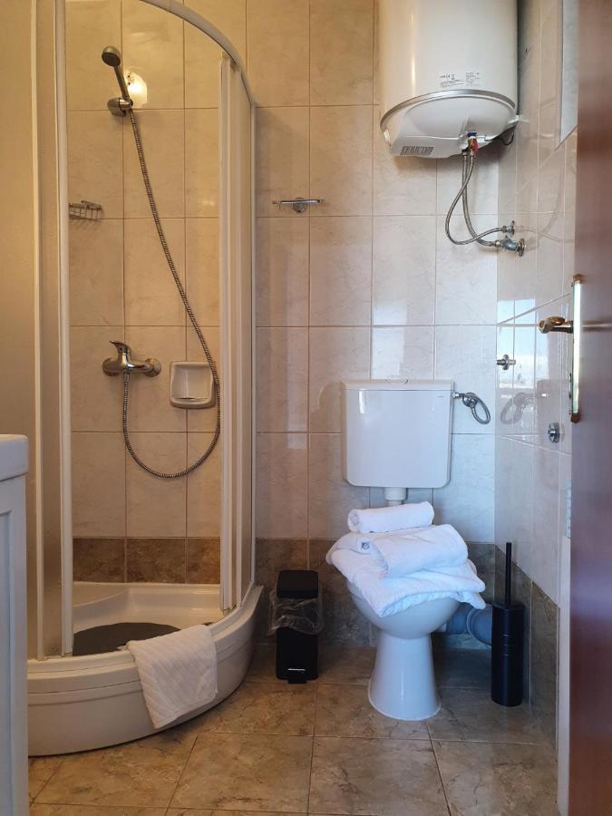 Room Novakovic บีโอกราดนาโมรู ภายนอก รูปภาพ