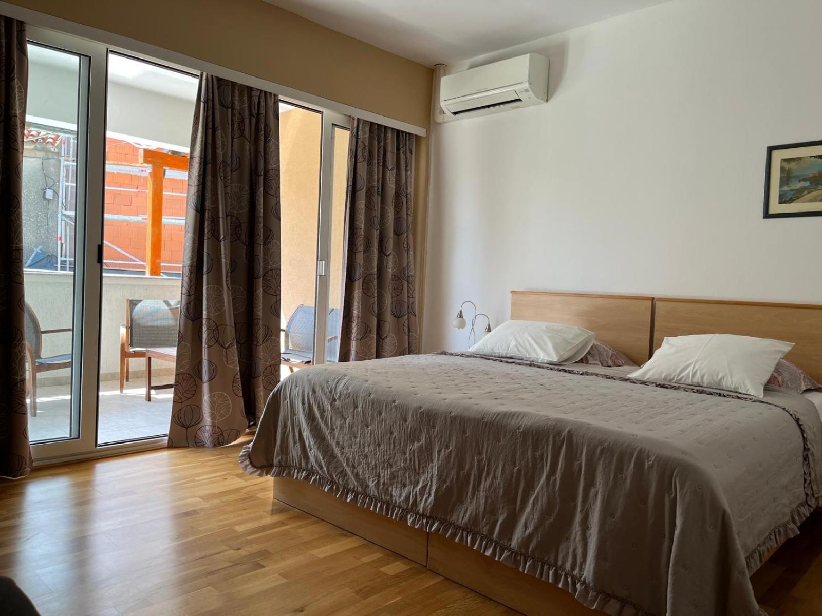 Room Novakovic บีโอกราดนาโมรู ภายนอก รูปภาพ