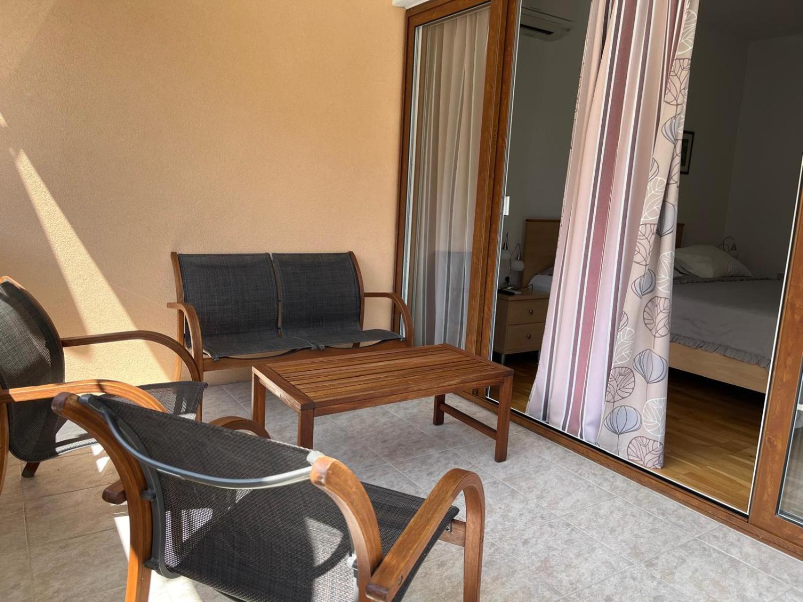 Room Novakovic บีโอกราดนาโมรู ภายนอก รูปภาพ
