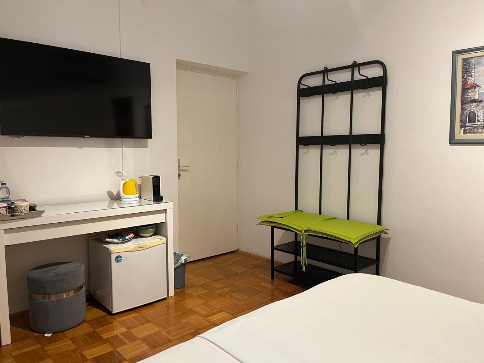 Room Novakovic บีโอกราดนาโมรู ภายนอก รูปภาพ